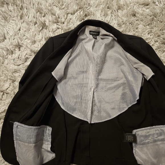 🖤GONE🖤Black blazer - Picture 5 of 6